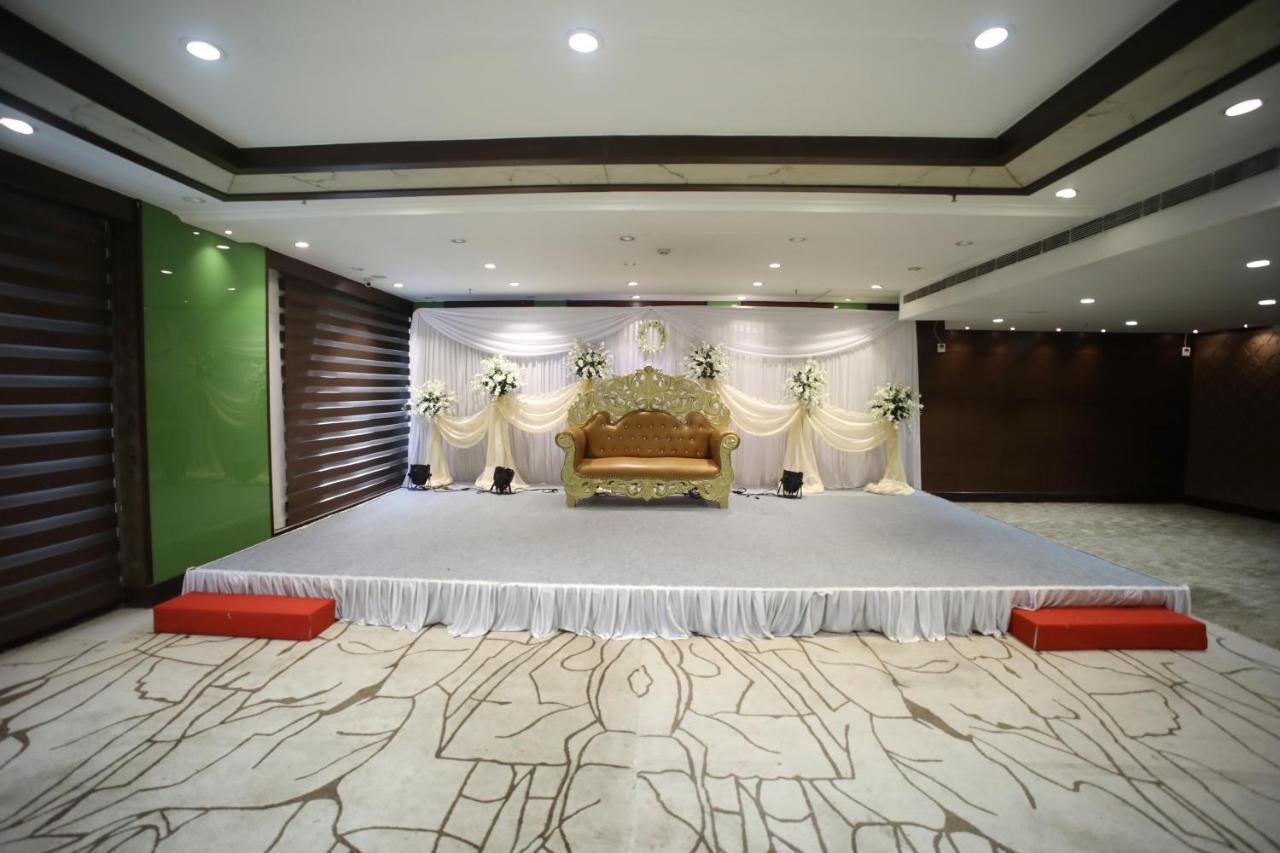 The Byke Suraj Plaza Pure Veg, Тане Екстериор снимка