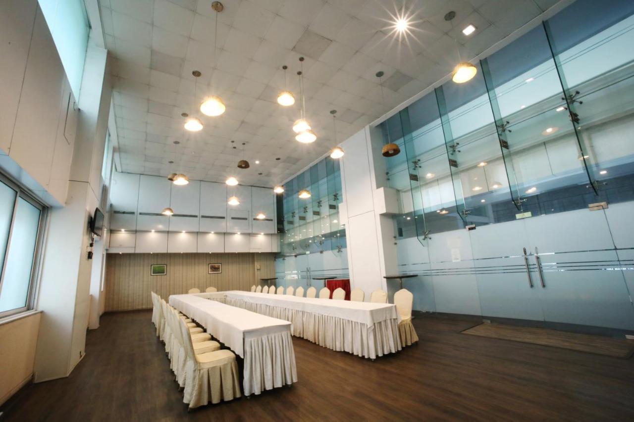 The Byke Suraj Plaza Pure Veg, Тане Екстериор снимка