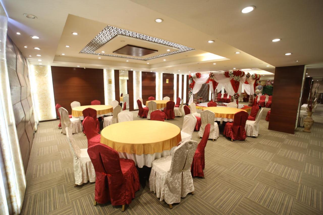 The Byke Suraj Plaza Pure Veg, Тане Екстериор снимка