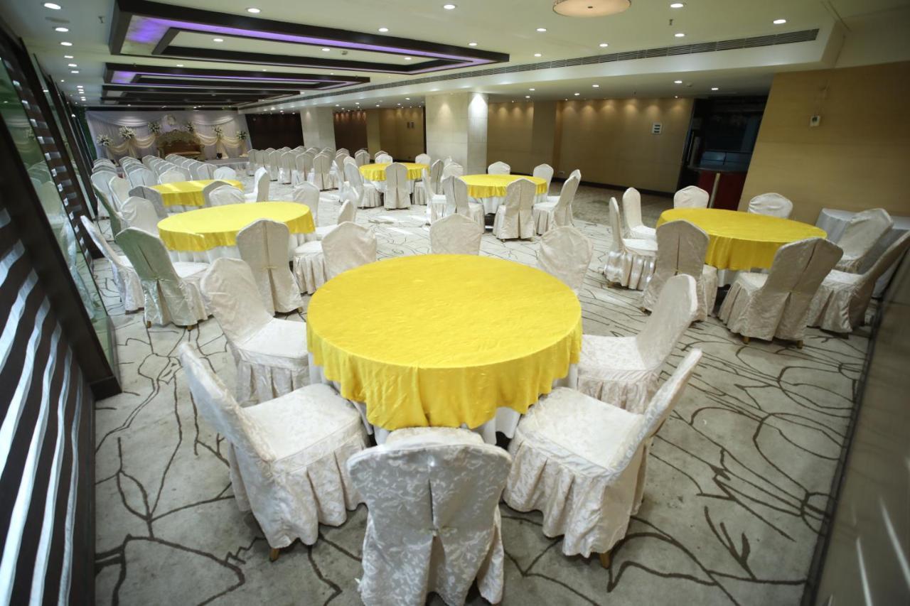The Byke Suraj Plaza Pure Veg, Тане Екстериор снимка