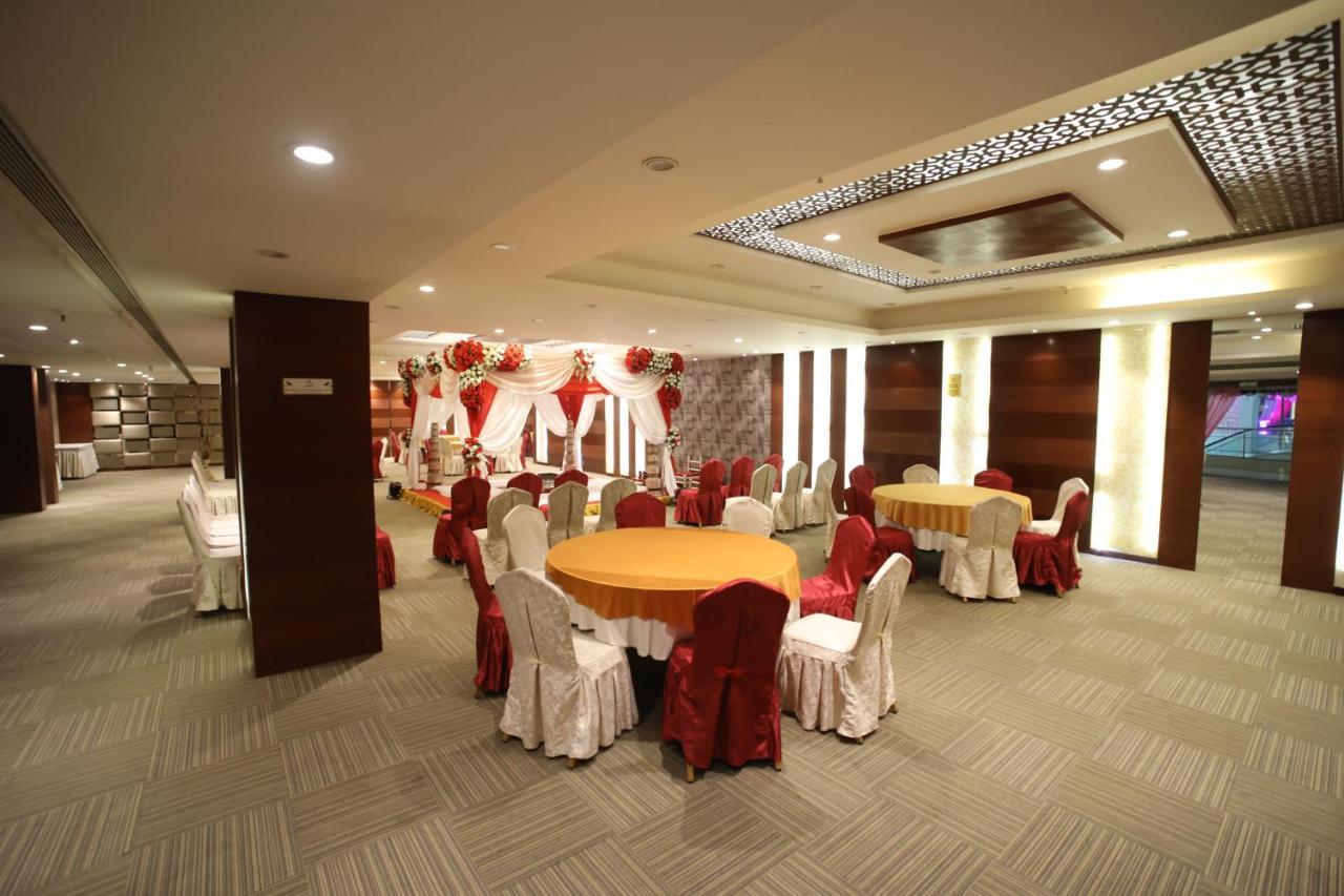 The Byke Suraj Plaza Pure Veg, Тане Екстериор снимка