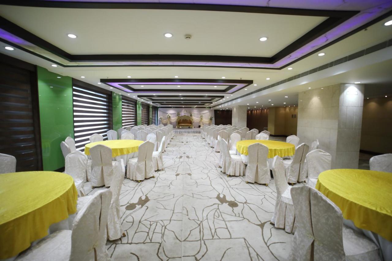 The Byke Suraj Plaza Pure Veg, Тане Екстериор снимка